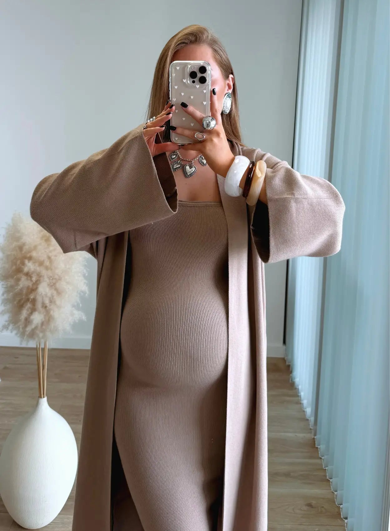 ensemble-de-grossesse-taupe-robe-bustier-et-gilet