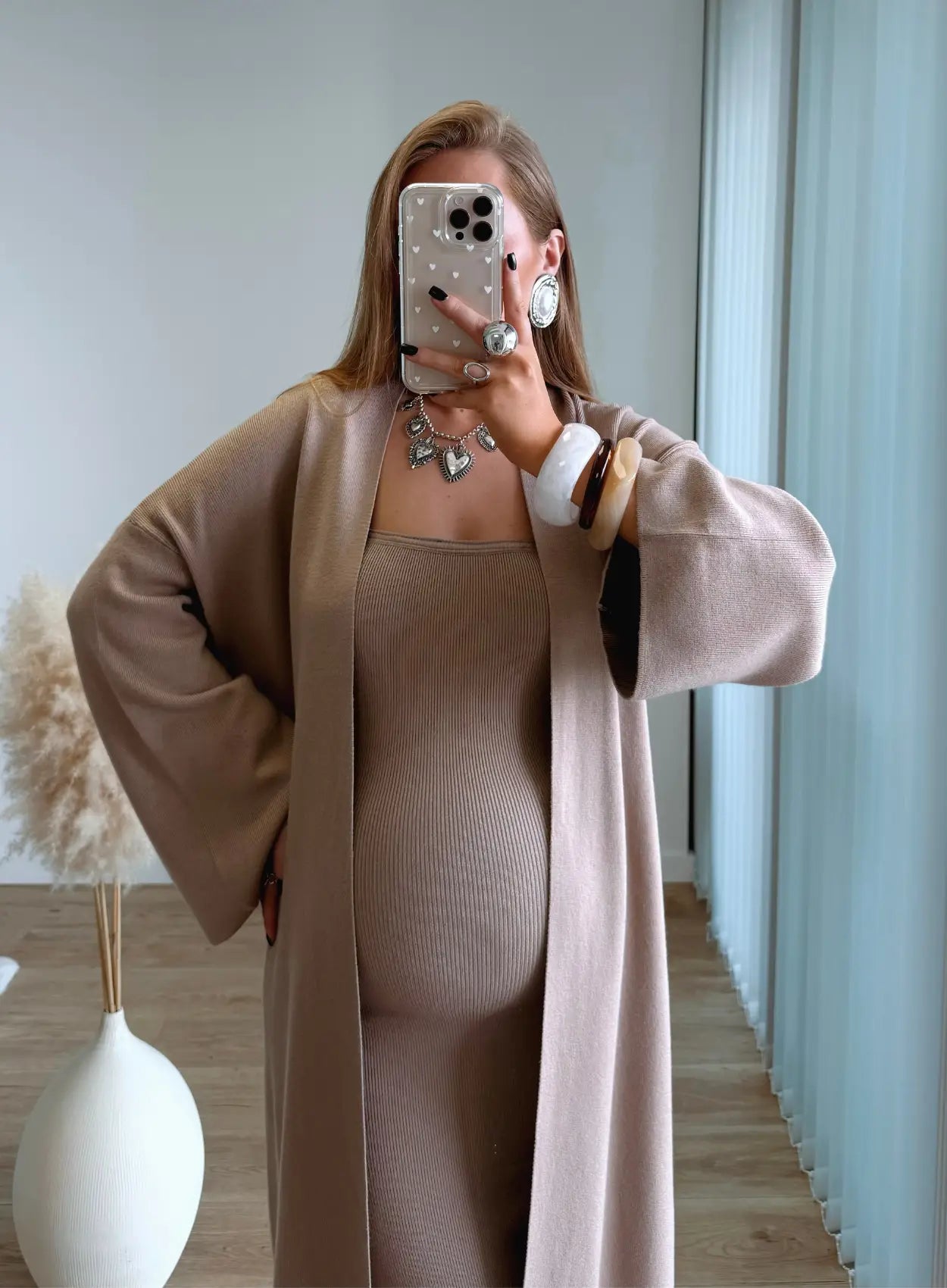 ensemble-de-grossesse-taupe-robe-bustier-et-gilet