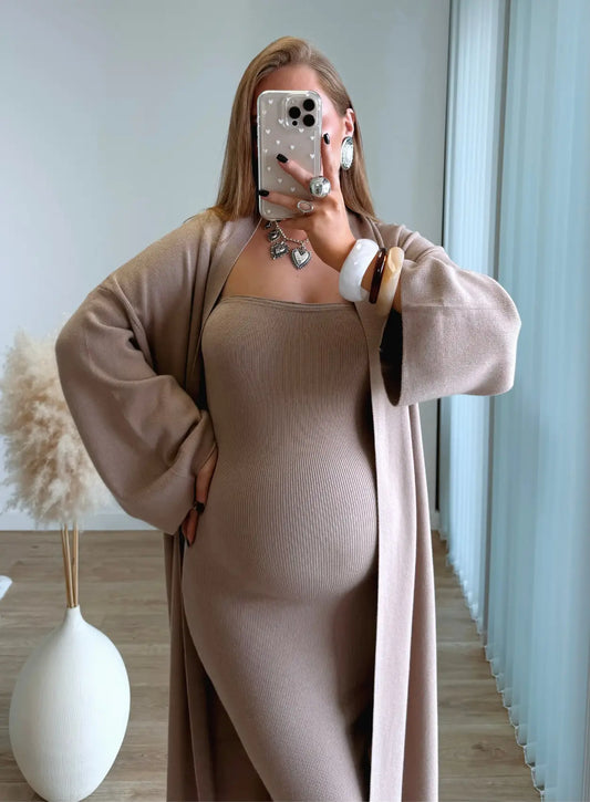ensemble-de-grossesse-taupe-robe-bustier-et-gilet