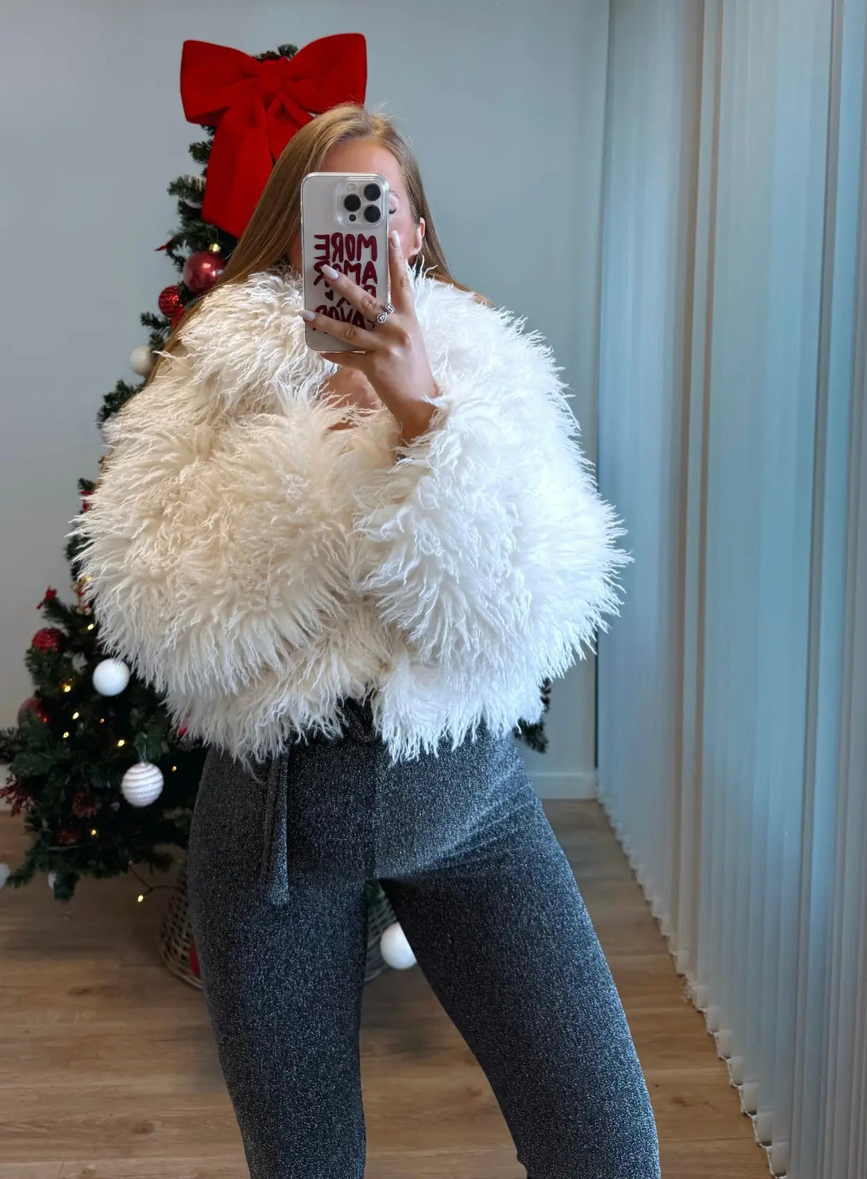 Manteau-de-grossesse-en-fausse-fourrure-blanc