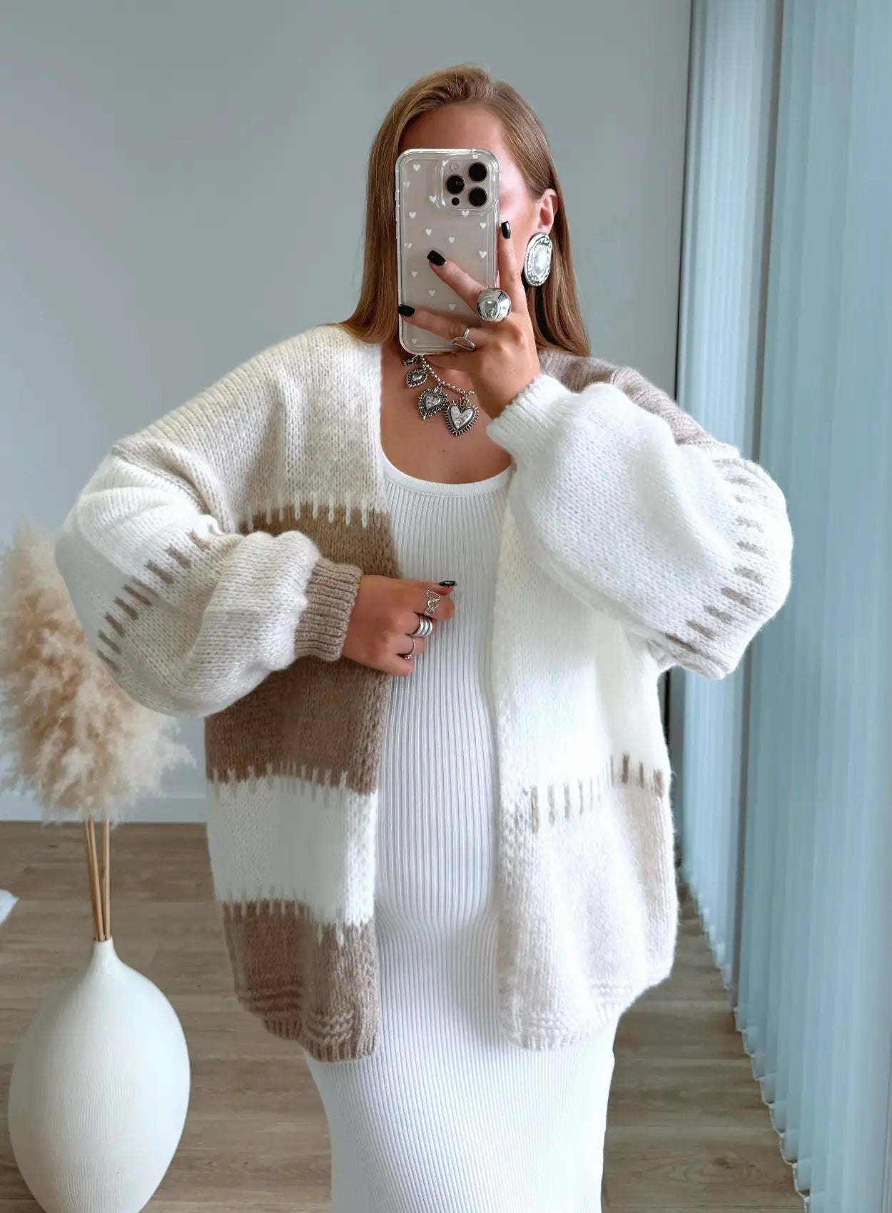 gilet-de-grossesse-en-maille-beige-blanc-et-marron