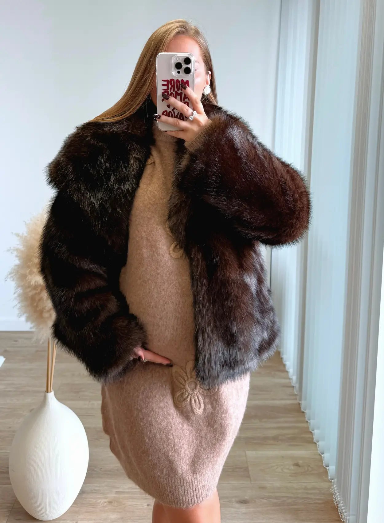 Robe-pull-de-grossesse-en-maille-à-fleurs