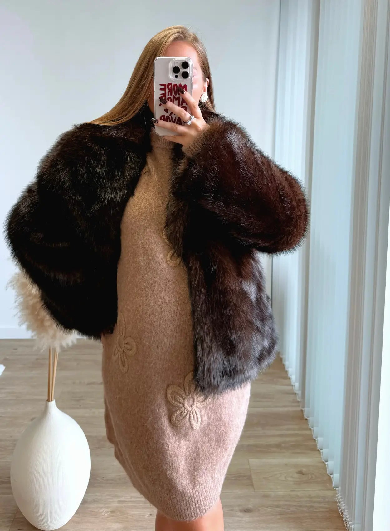 Robe-pull-de-grossesse-en-maille-à-fleurs