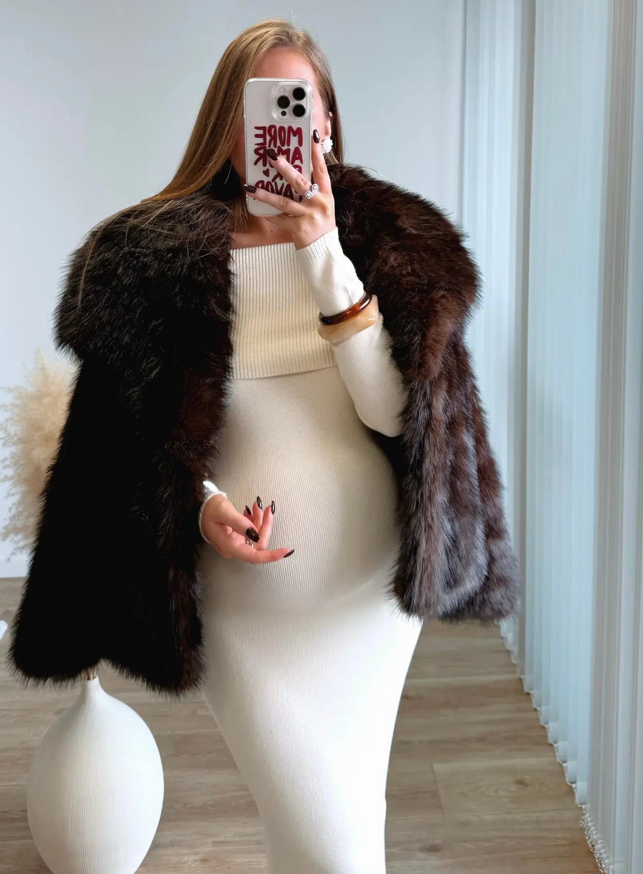 Robe-longue-de-grossesse-col-bardot-beige