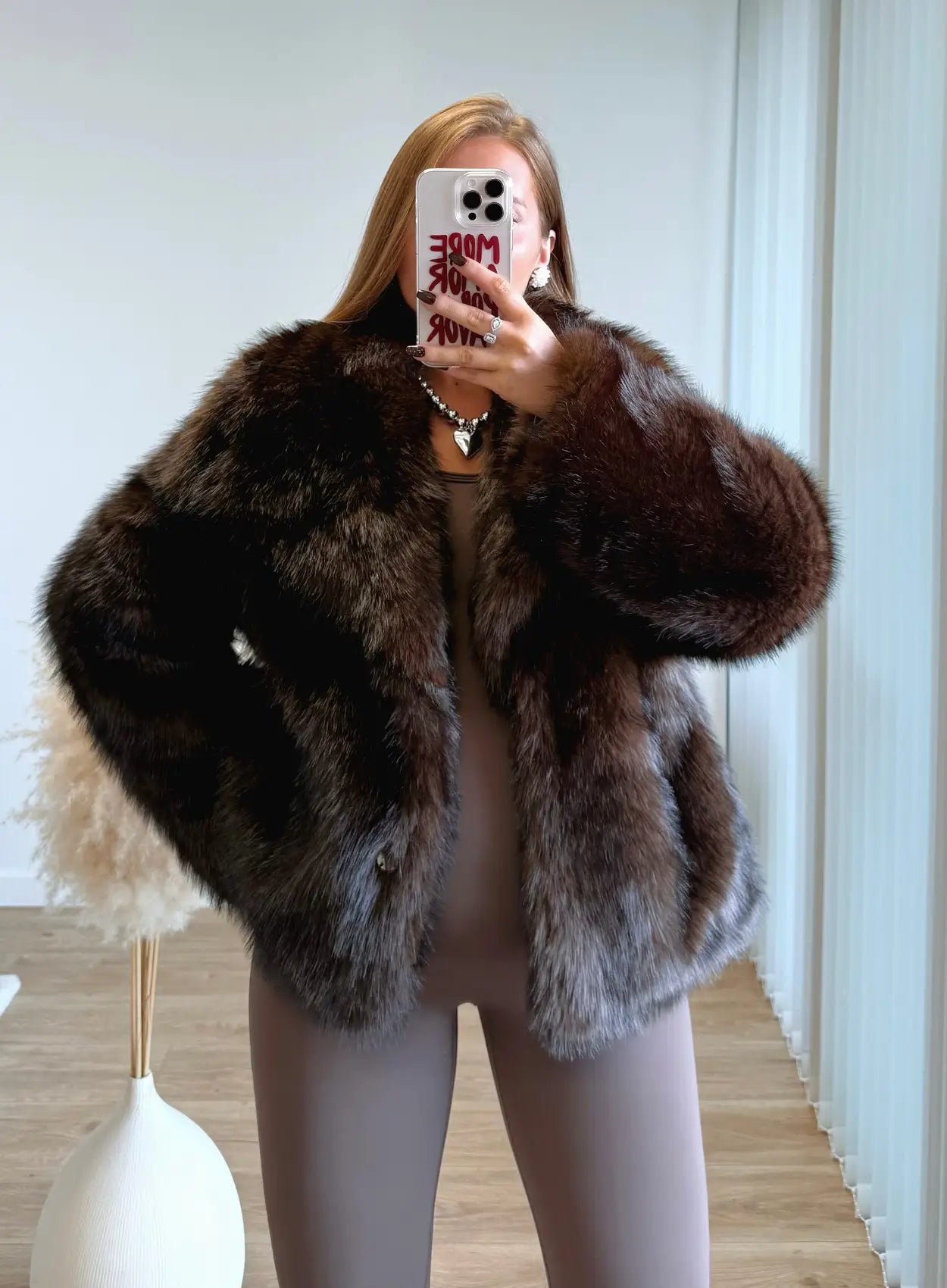 Manteau-de-grossesse-en-fausse-fourrure-marron