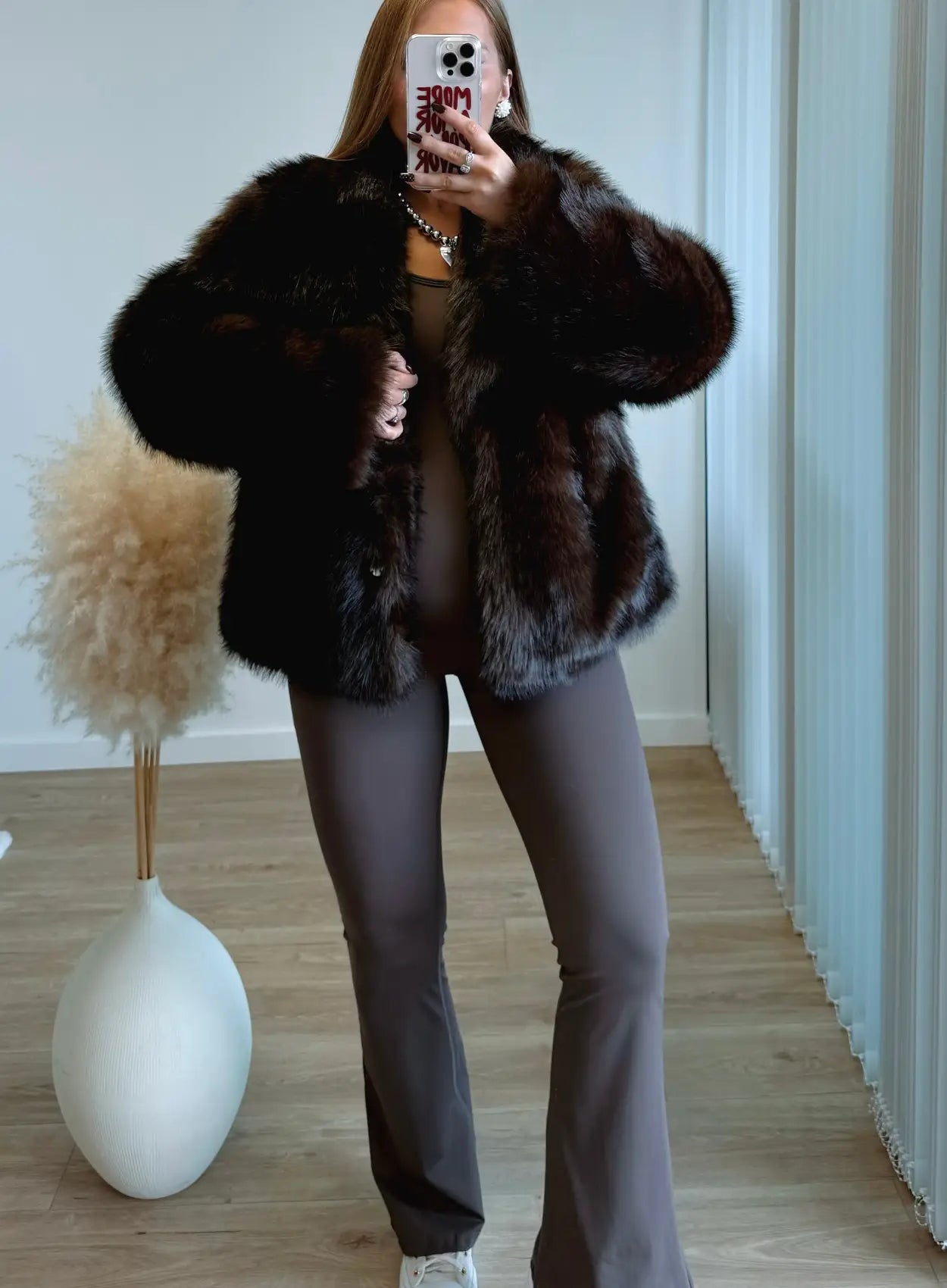 Combinaison-de-grossesse-moulante-effet-skims-chocolat