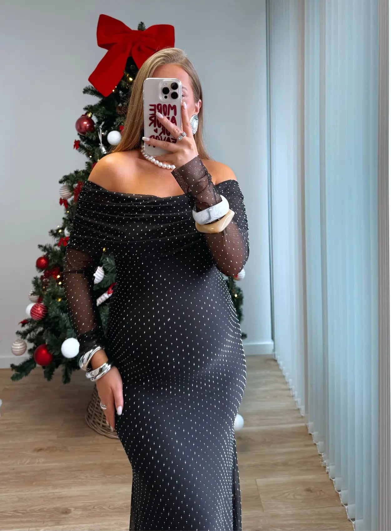 Robe-longue-de-grossesse-col-bardot-à-paillettes