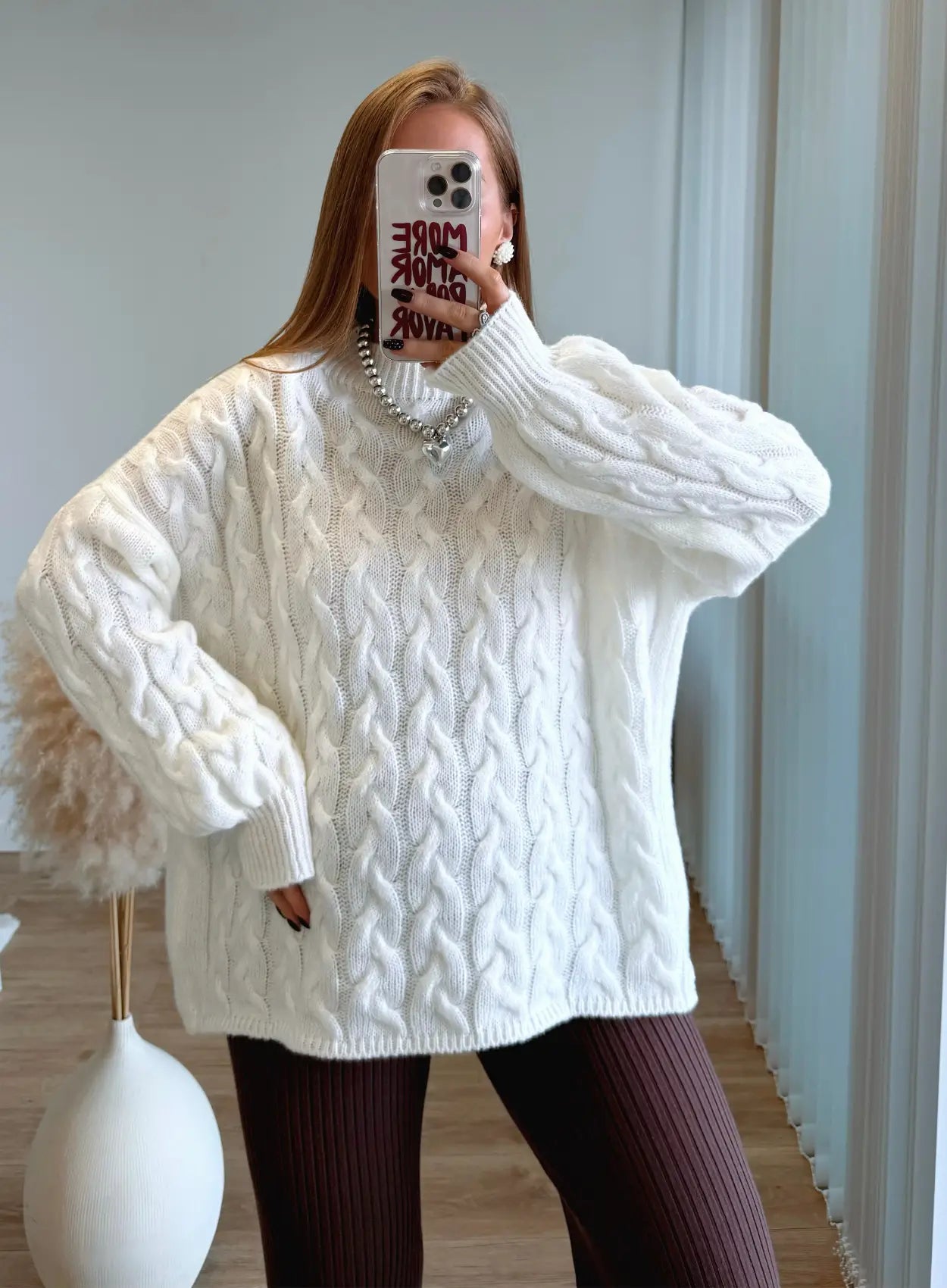 Pull-de-grossesse-en-maille-torsadé-blanc