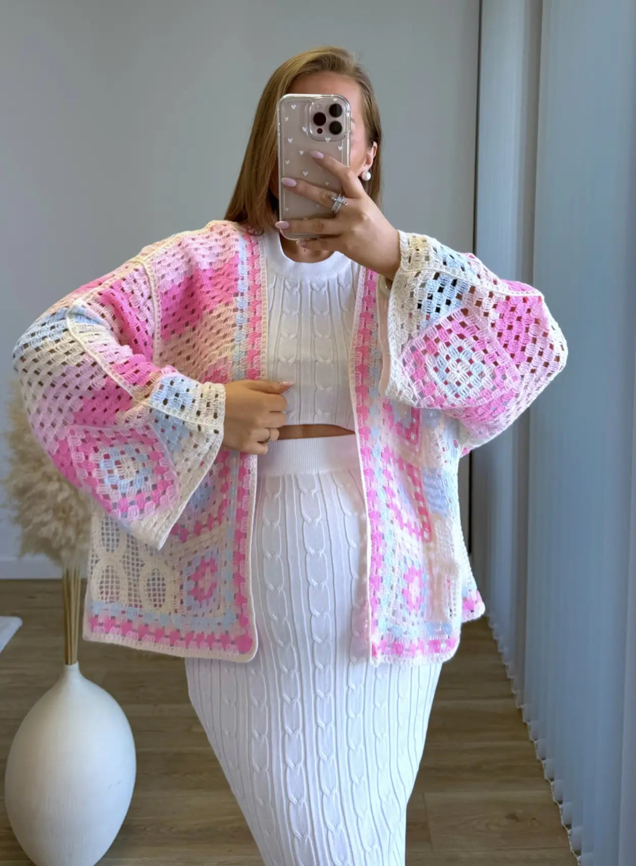 Gilet-de-grossesse-ajouré-en-crochet-multicolore