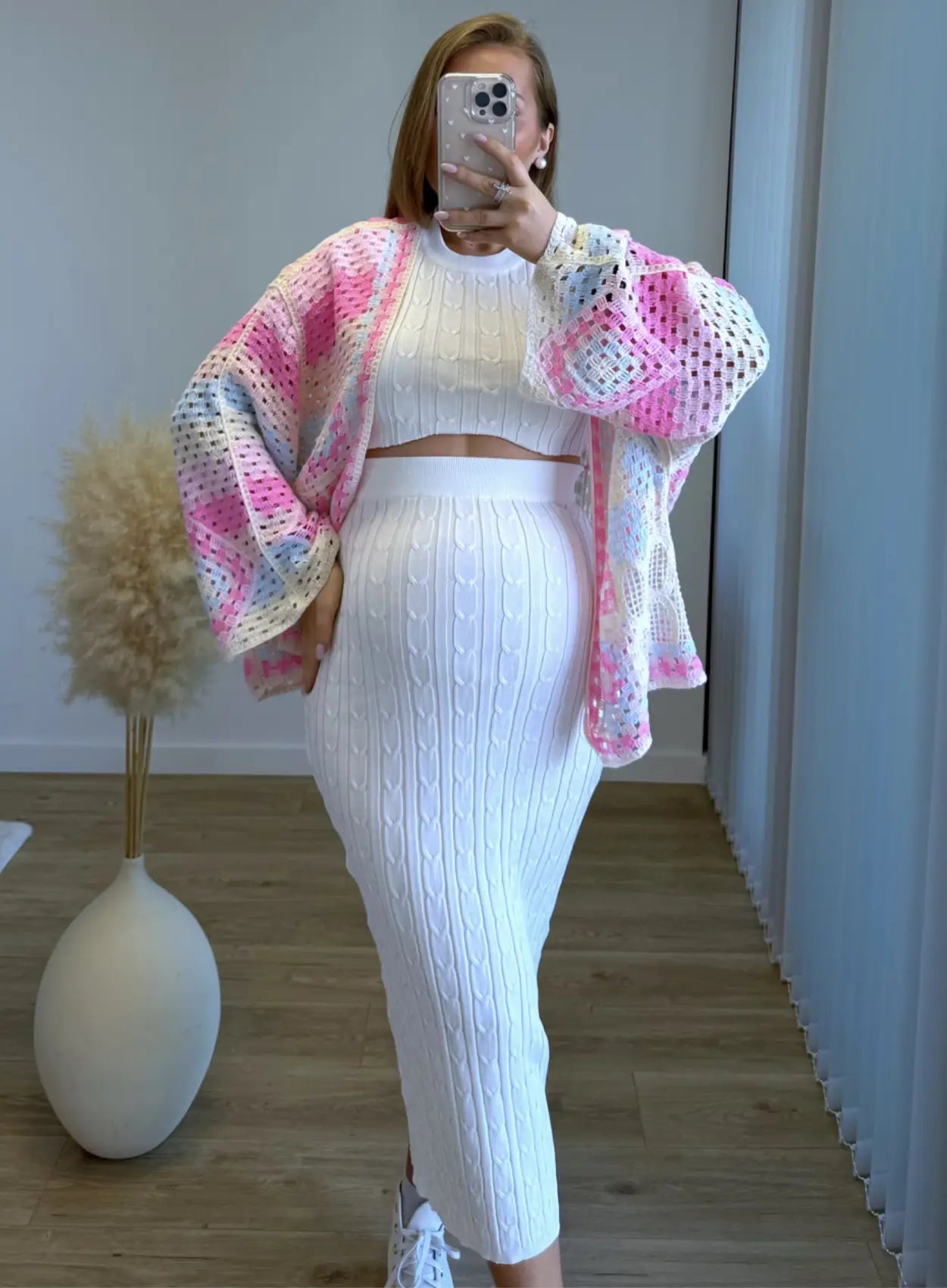 Ensemble-de-grossesse-en-maille-blanc