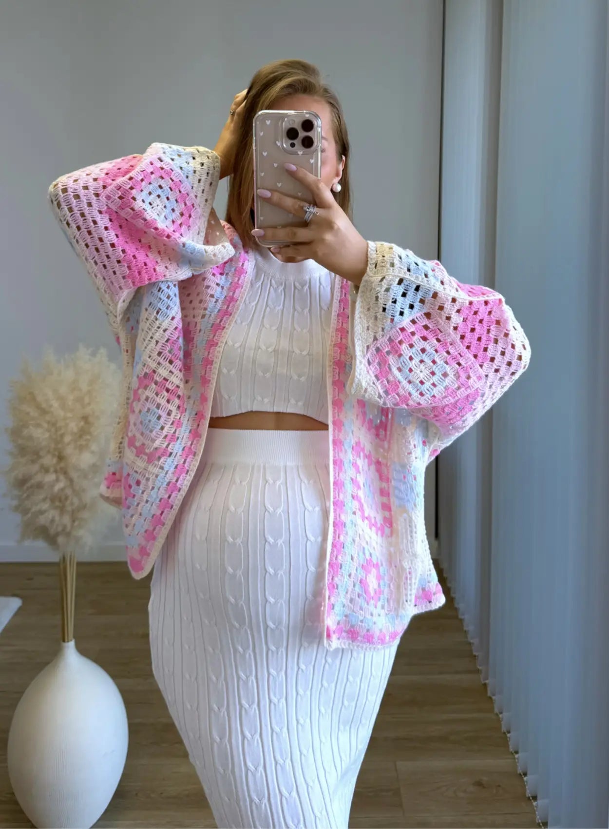 Gilet-de-grossesse-ajouré-en-crochet-multicolore