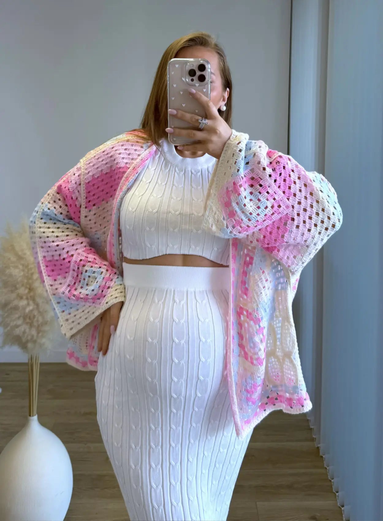 Ensemble-de-grossesse-en-maille-blanc