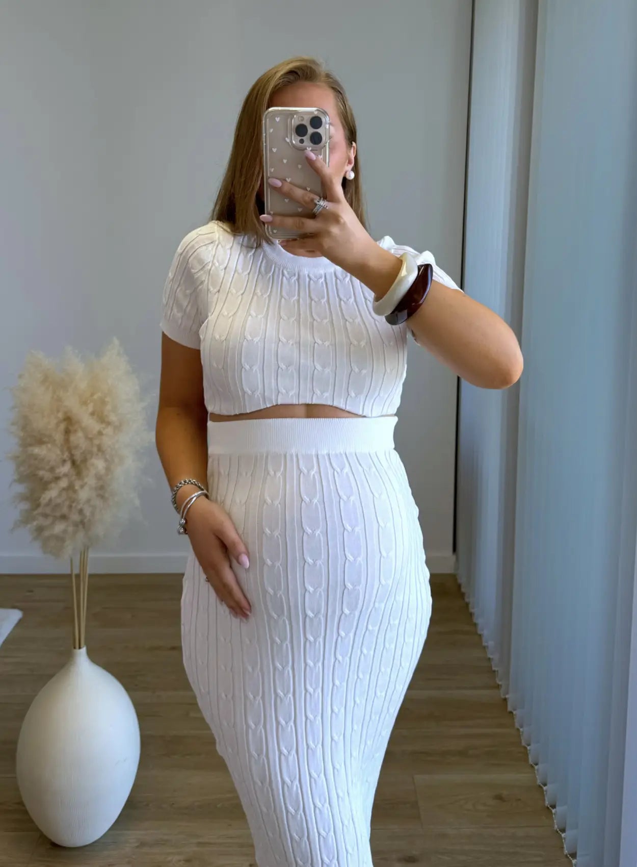 Ensemble-de-grossesse-en-maille-blanc