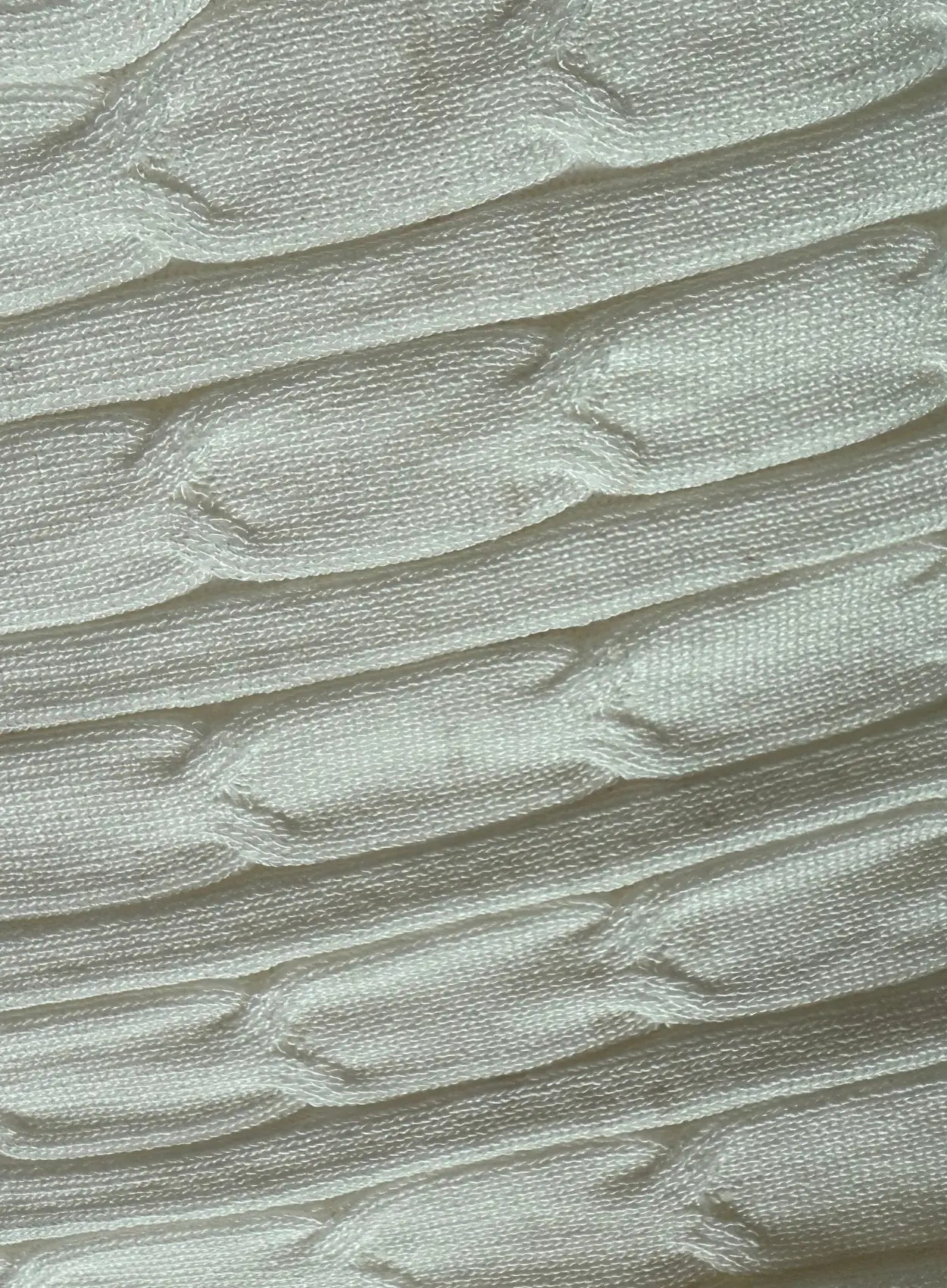 Ensemble-de-grossesse-en-maille-blanc