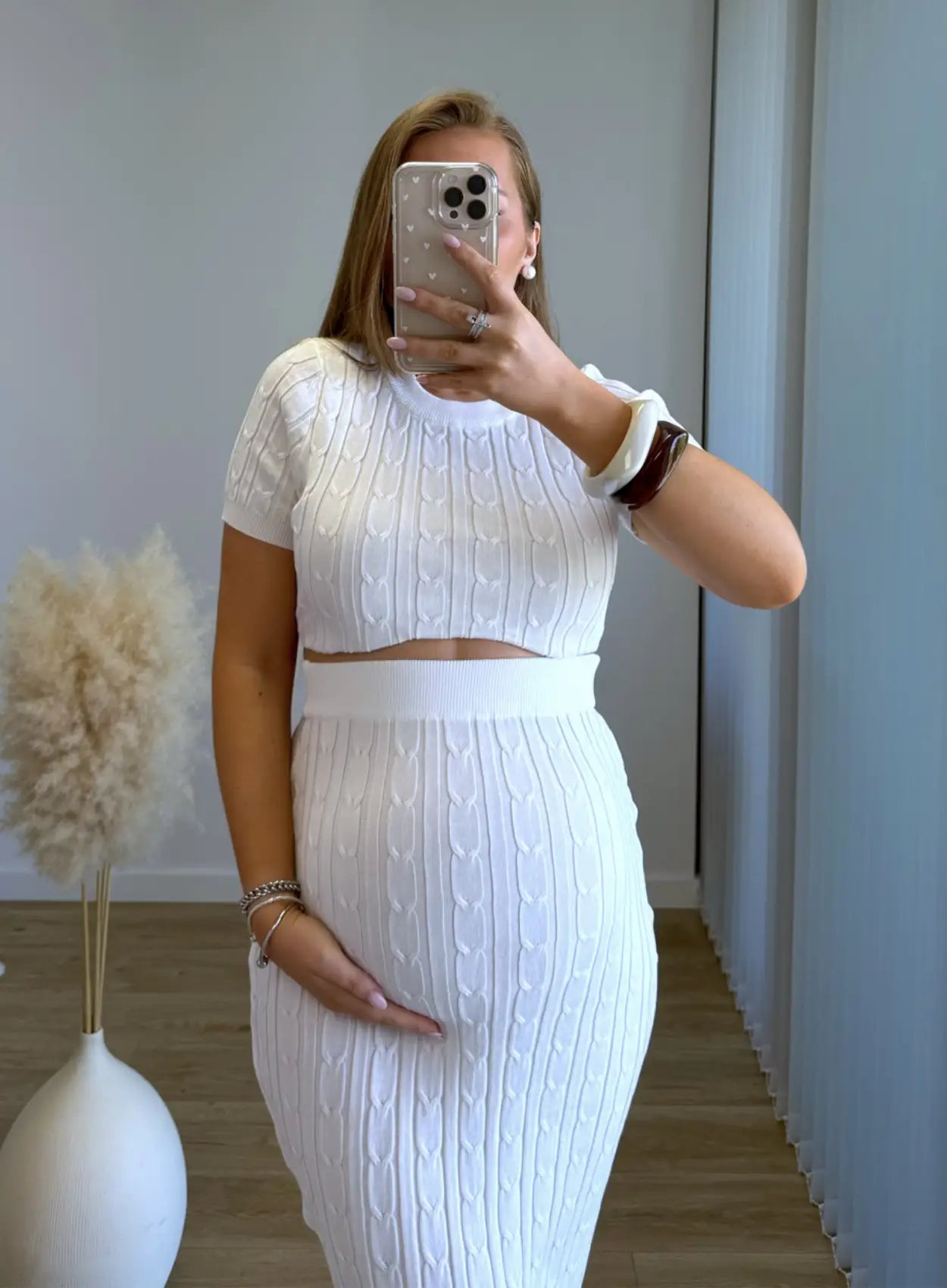 Ensemble-de-grossesse-en-maille-blanc