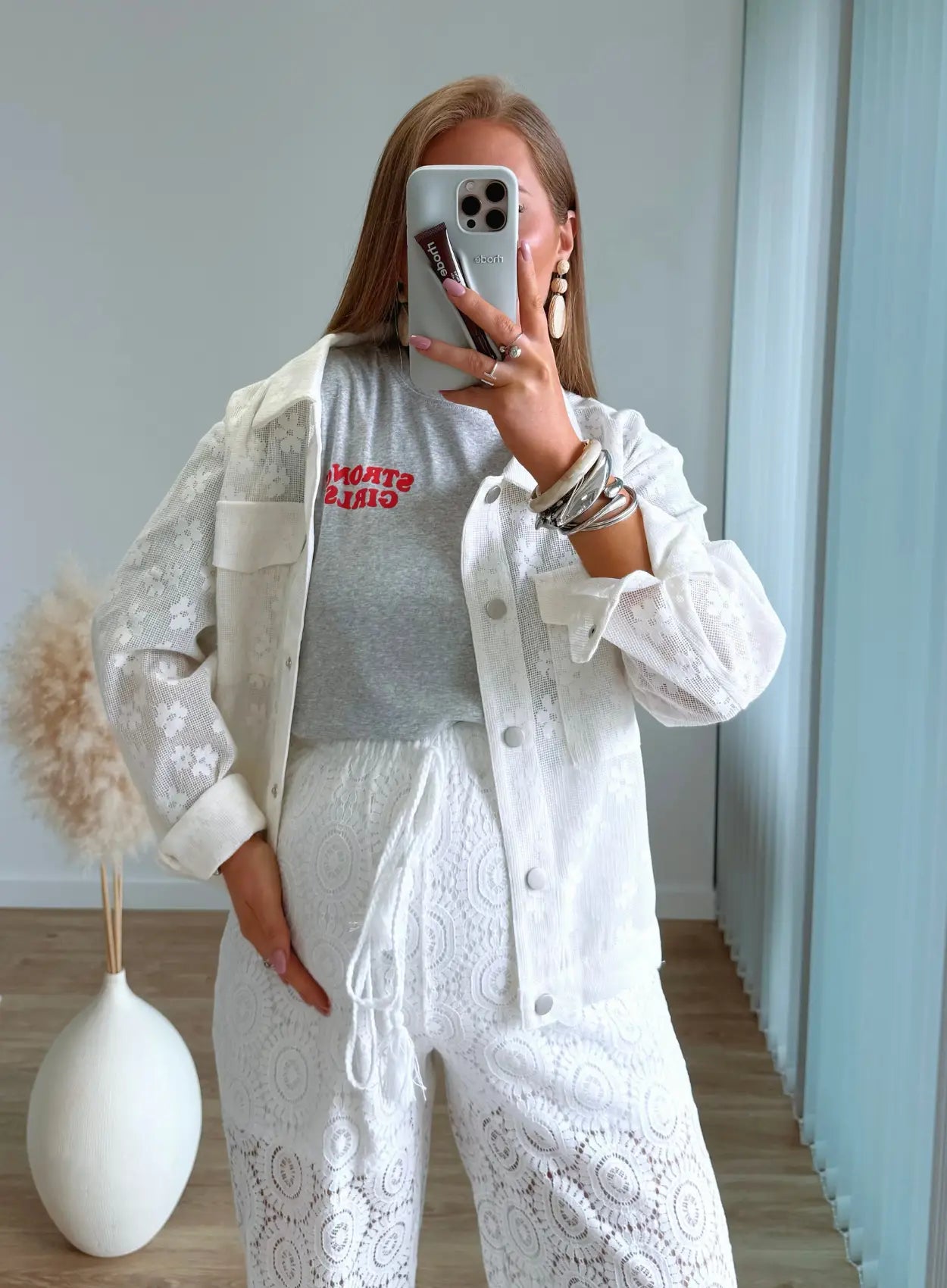 teeshirt-de-grossesse-gris-avec-ecritures-rouges