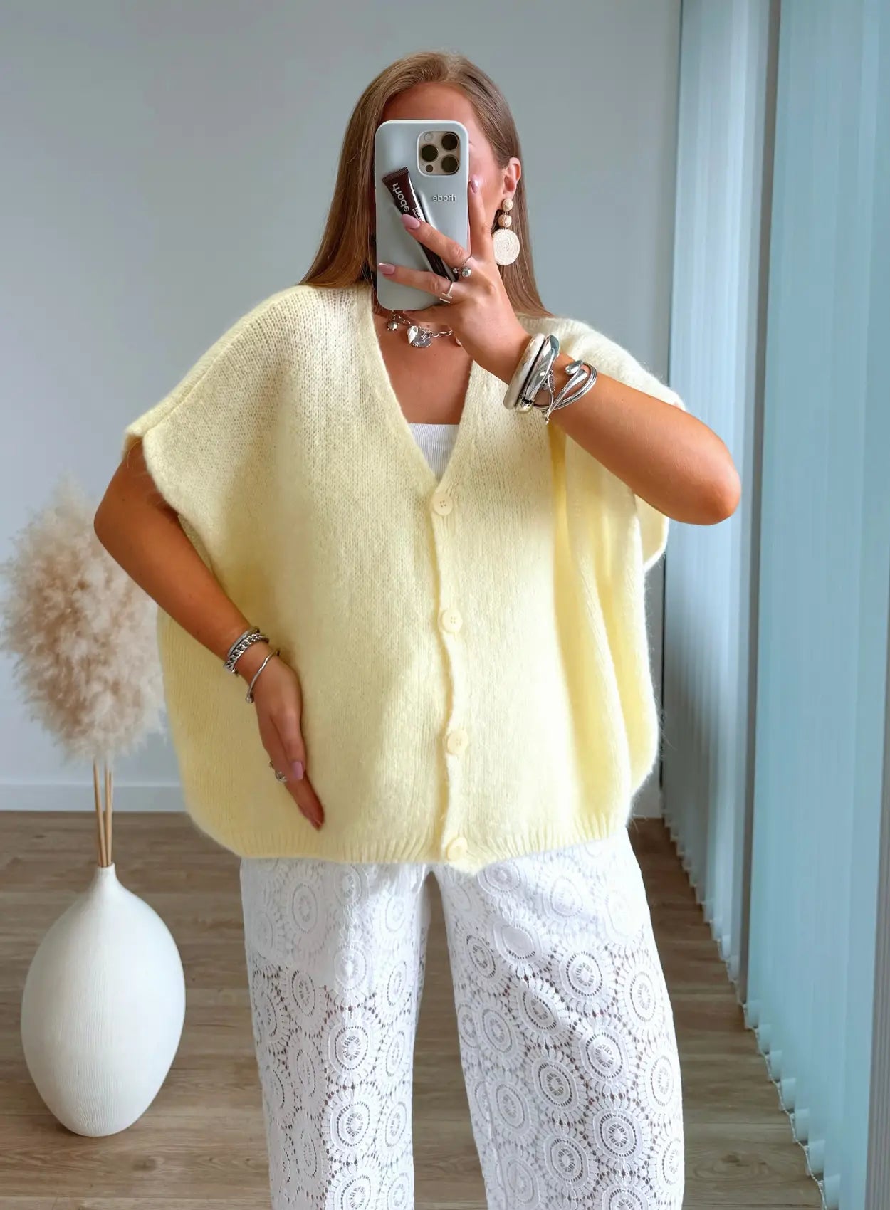 gilet-pull-douceur-manches-courtes-jaune-pastel