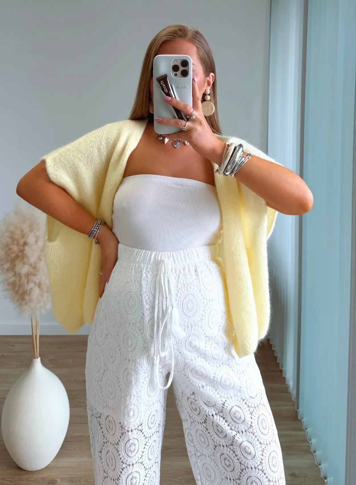 gilet-pull-douceur-manches-courtes-jaune-pastel