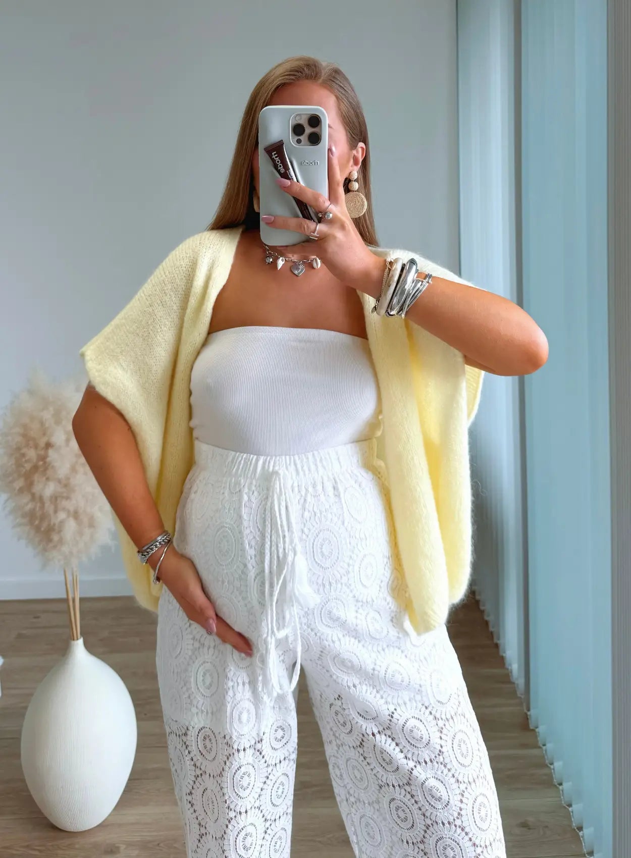gilet-pull-douceur-manches-courtes-jaune-pastel