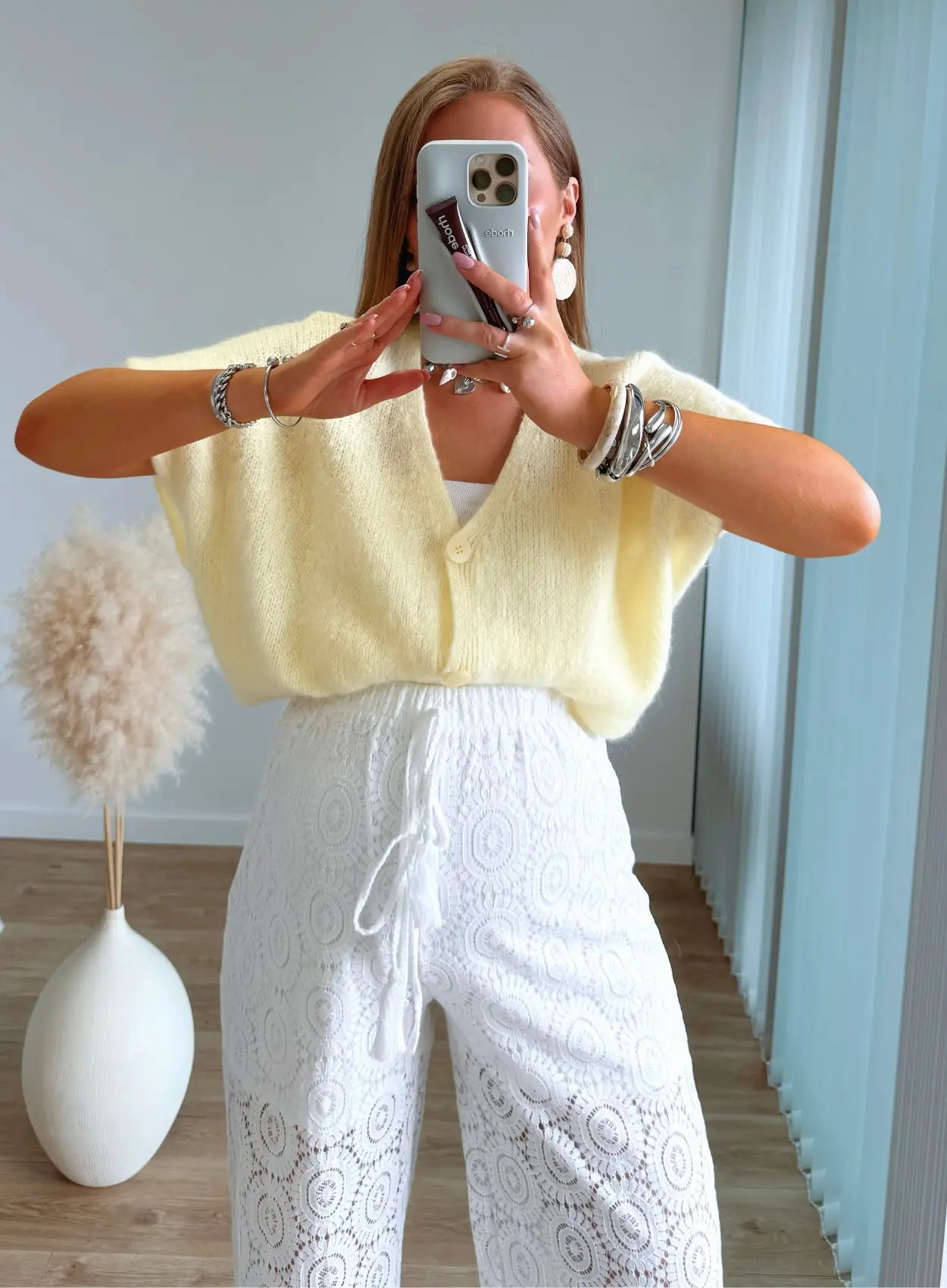 gilet-pull-douceur-manches-courtes-jaune-pastel