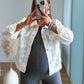 veste-de-grossesse-brodée-à-fleurs-blanches