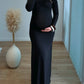 Robe-longue-de-grossesse-noire-avec-bijoux