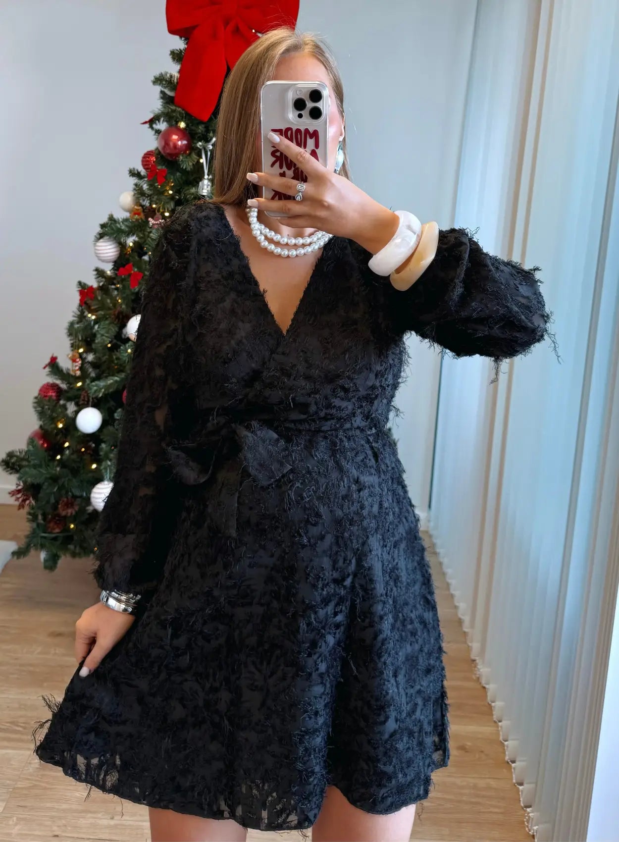 Robe-de-grossesse-à-plumes-noire