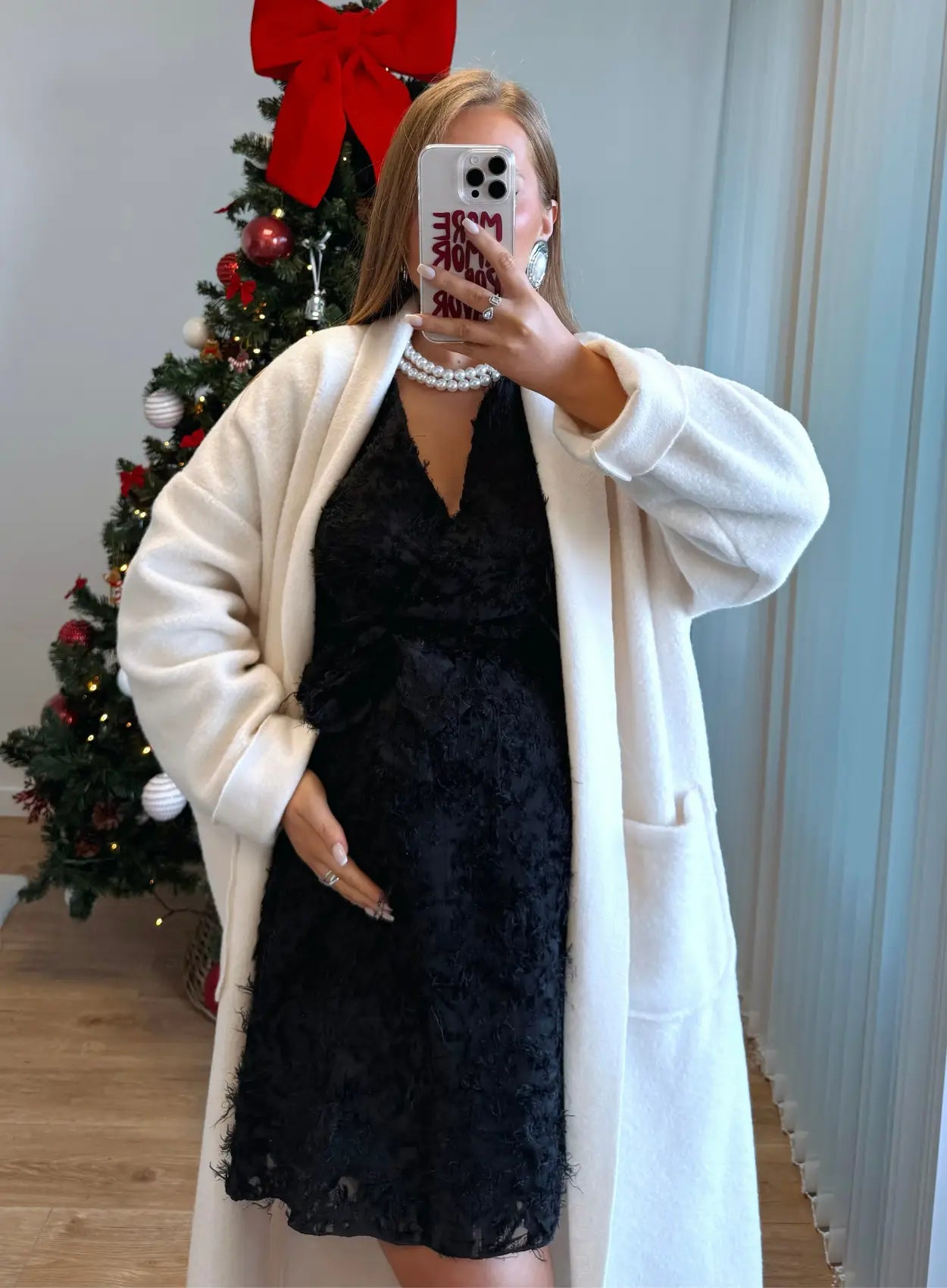 Robe-de-grossesse-à-plumes-noire