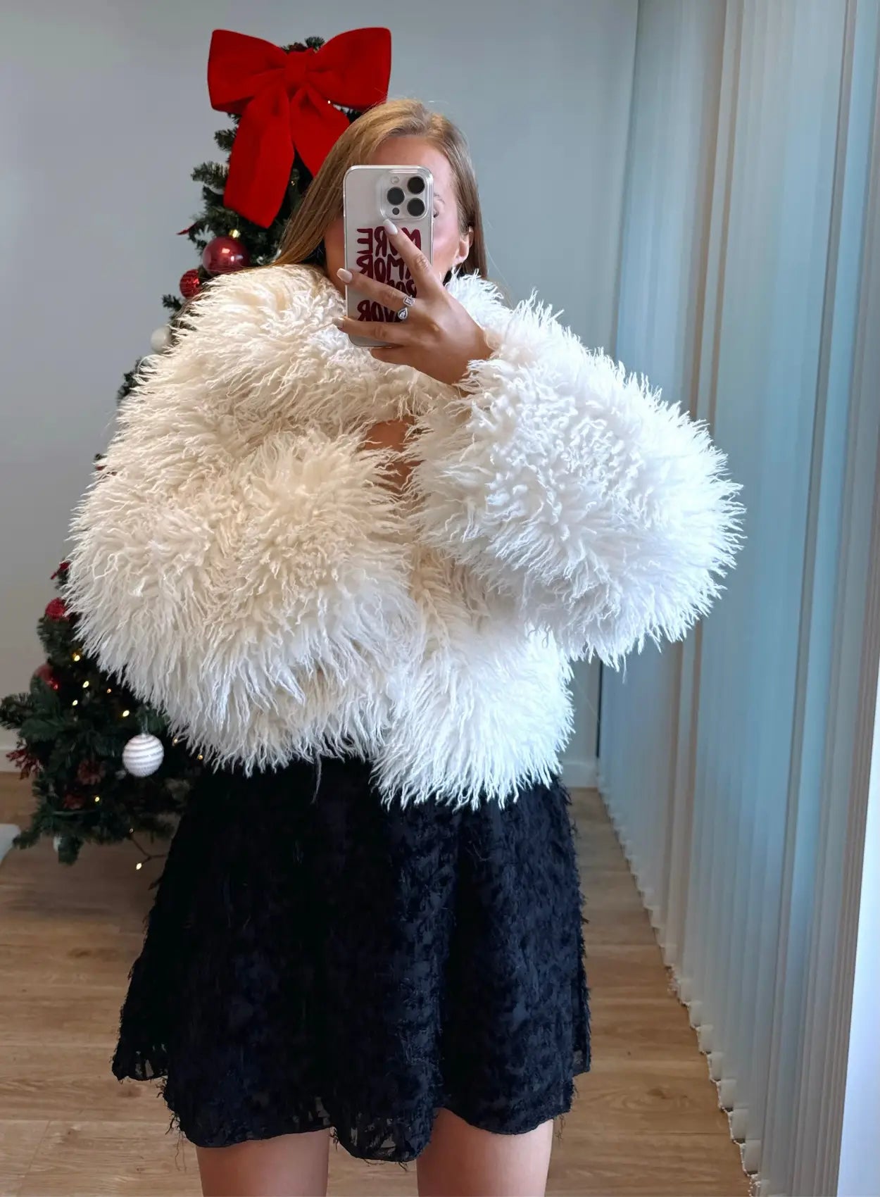 Manteau-de-grossesse-en-fausse-fourrure-blanc