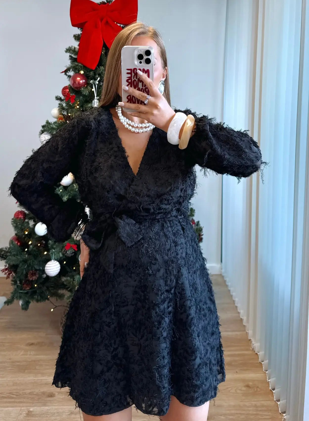 Robe-de-grossesse-à-plumes-noire