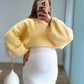 Pull-de-grossesse-en-maille-jaune-beurre