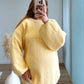 Pull-de-grossesse-en-maille-jaune-beurre