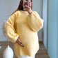 Pull-de-grossesse-en-maille-jaune-beurre