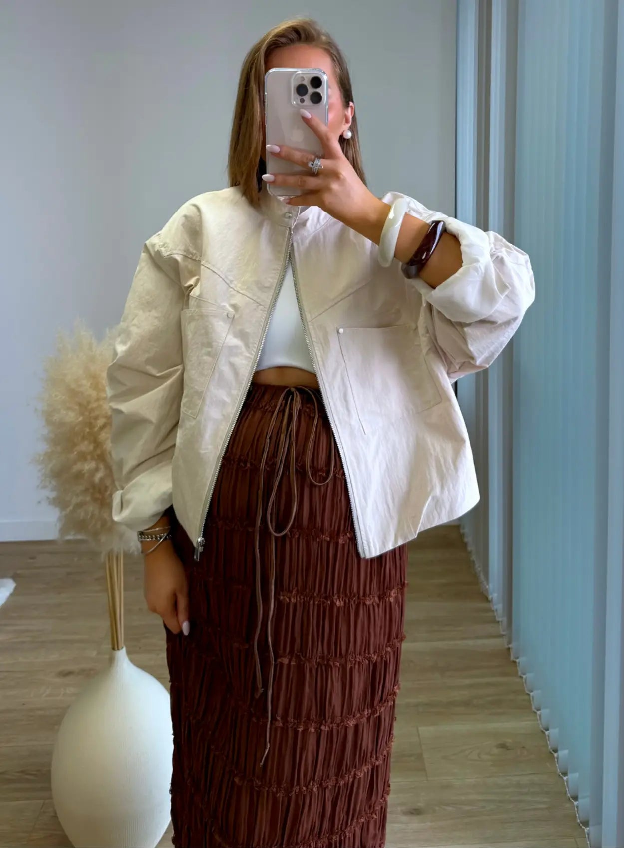 Veste-bomber-de-grossesse-en-lin-beige