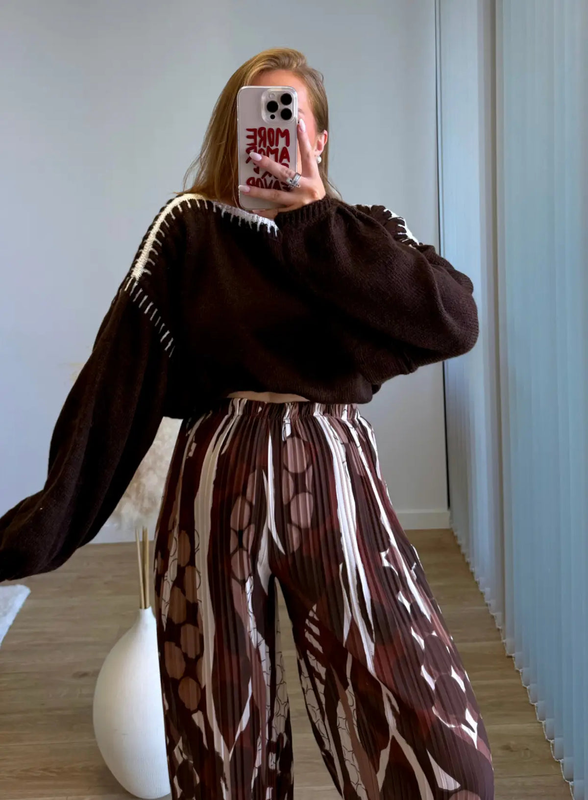 Pull-de-grossesse-en-maille-chocolat