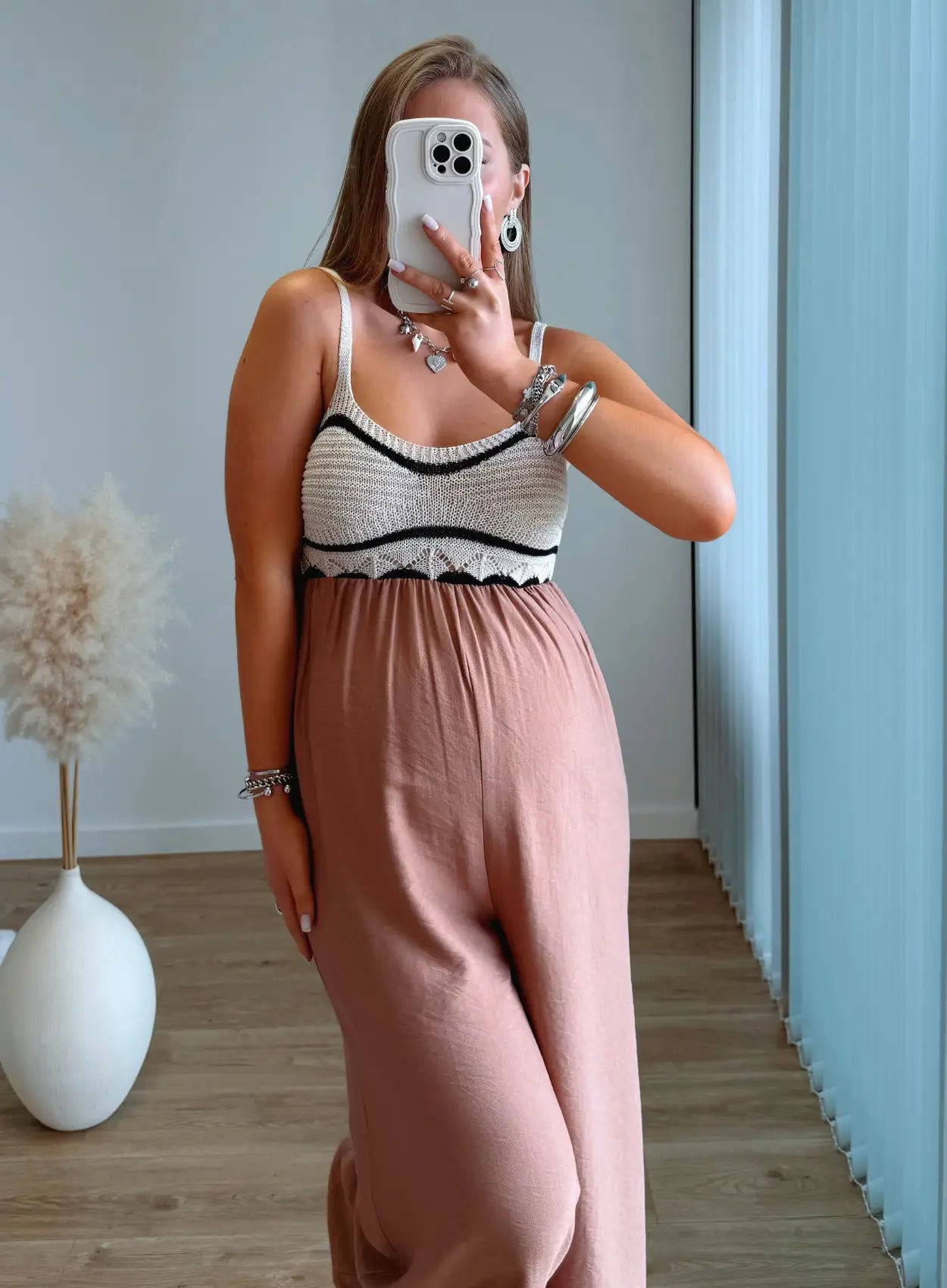 combinaison-de-grossesse-en-lin-taupe-et-crochet