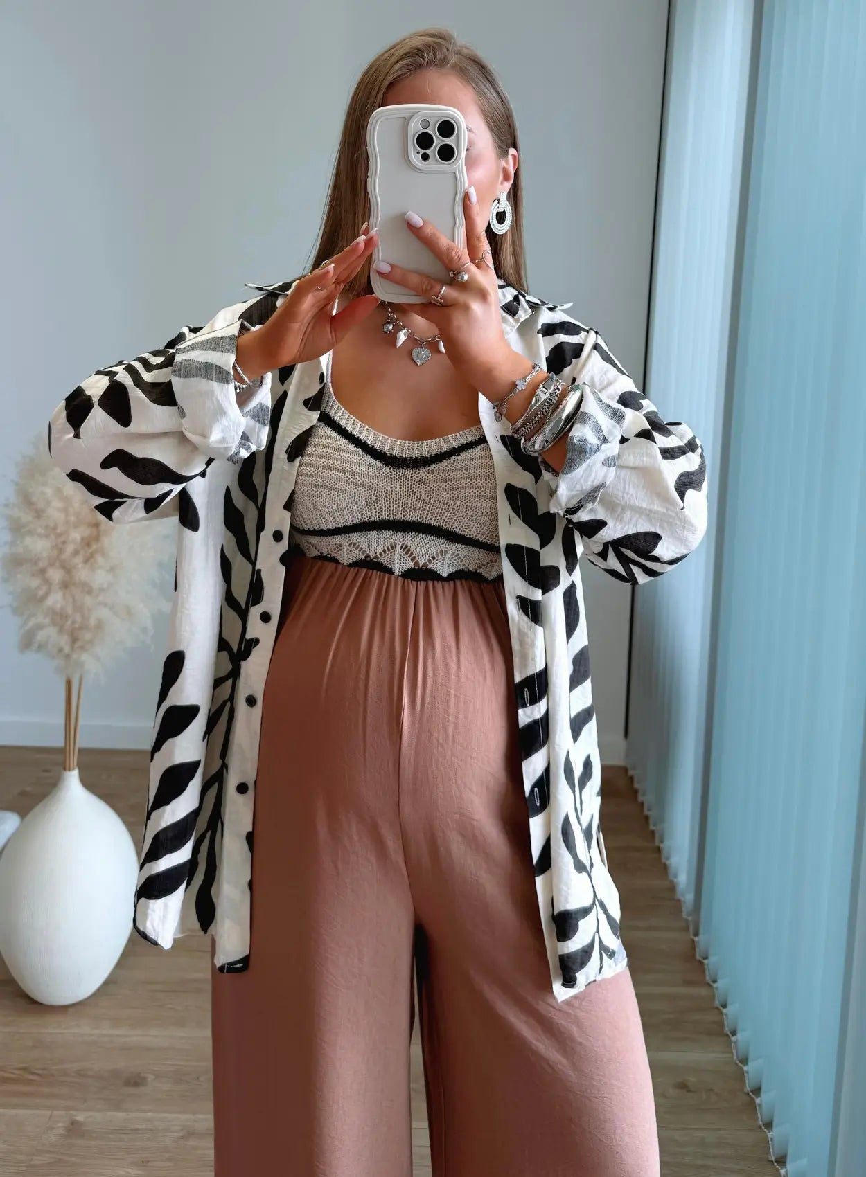 combinaison-de-grossesse-en-lin-taupe-et-crochet