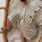 vetement-bebe-ensemble-à-rayures-beige-pour-bébé