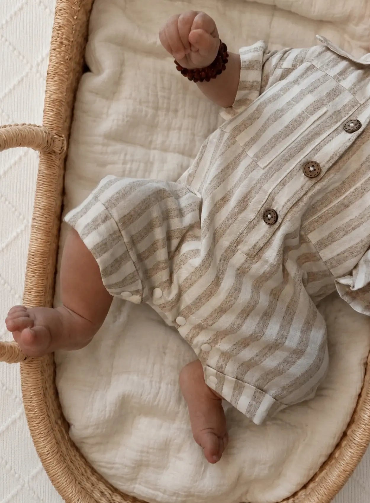 vetement-bebe-ensemble-à-rayures-beige-pour-bébé