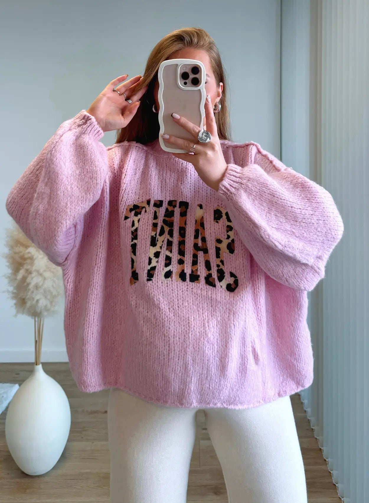 pull-gilet-de-grossesse-en-maille-rose-irréversible 
