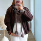 pull-court-de-grossesse-en-maille-marron-à-capuche