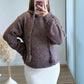 pull-court-de-grossesse-en-maille-marron-à-capuche