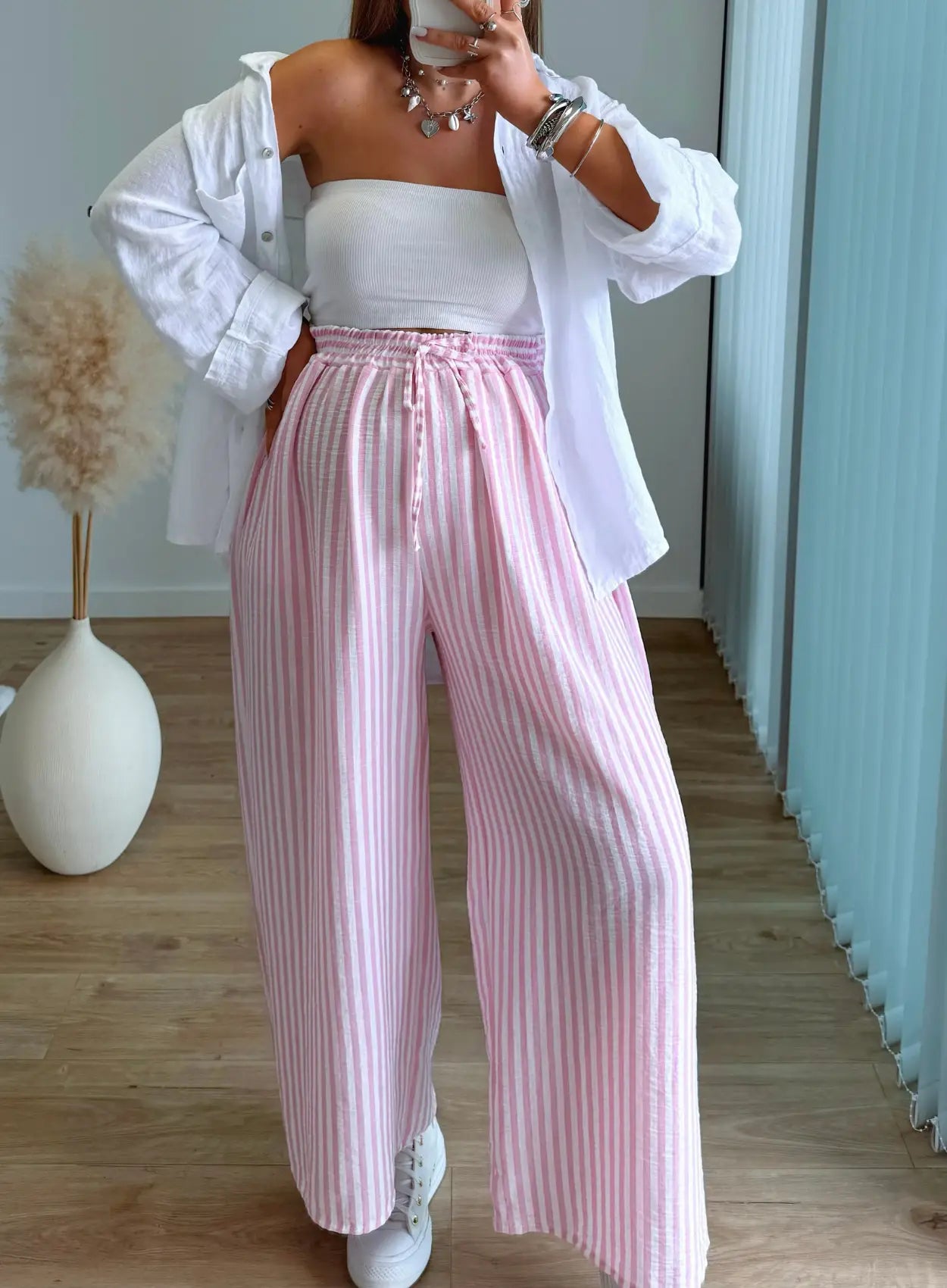 pantalon-de-grossesse-en-lin-à-rayures-roses-et-blanches
