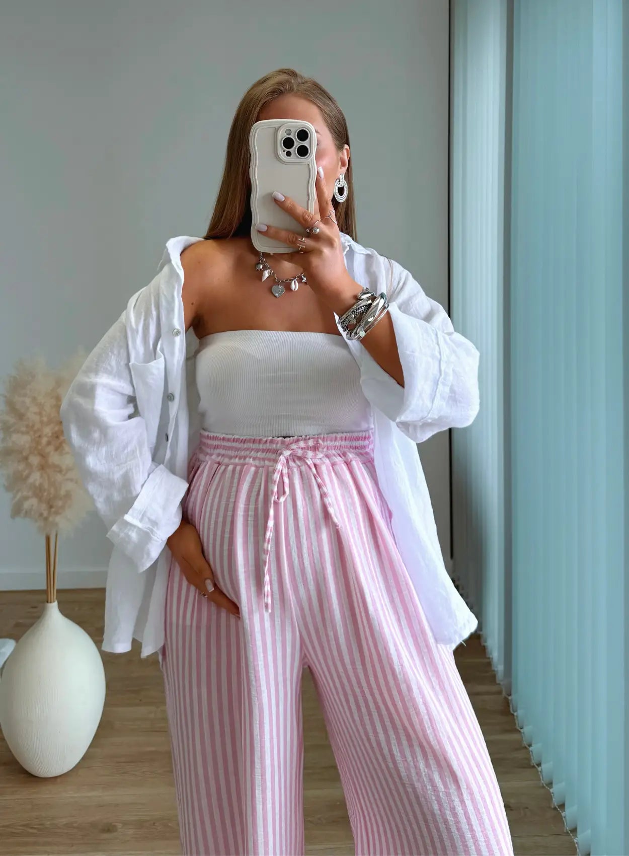 pantalon-de-grossesse-en-lin-à-rayures-roses-et-blanches