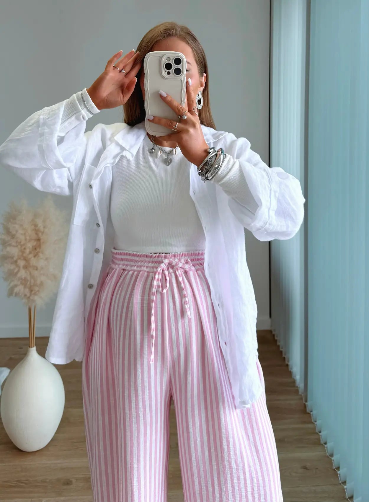 pantalon-de-grossesse-en-lin-à-rayures-roses-et-blanches