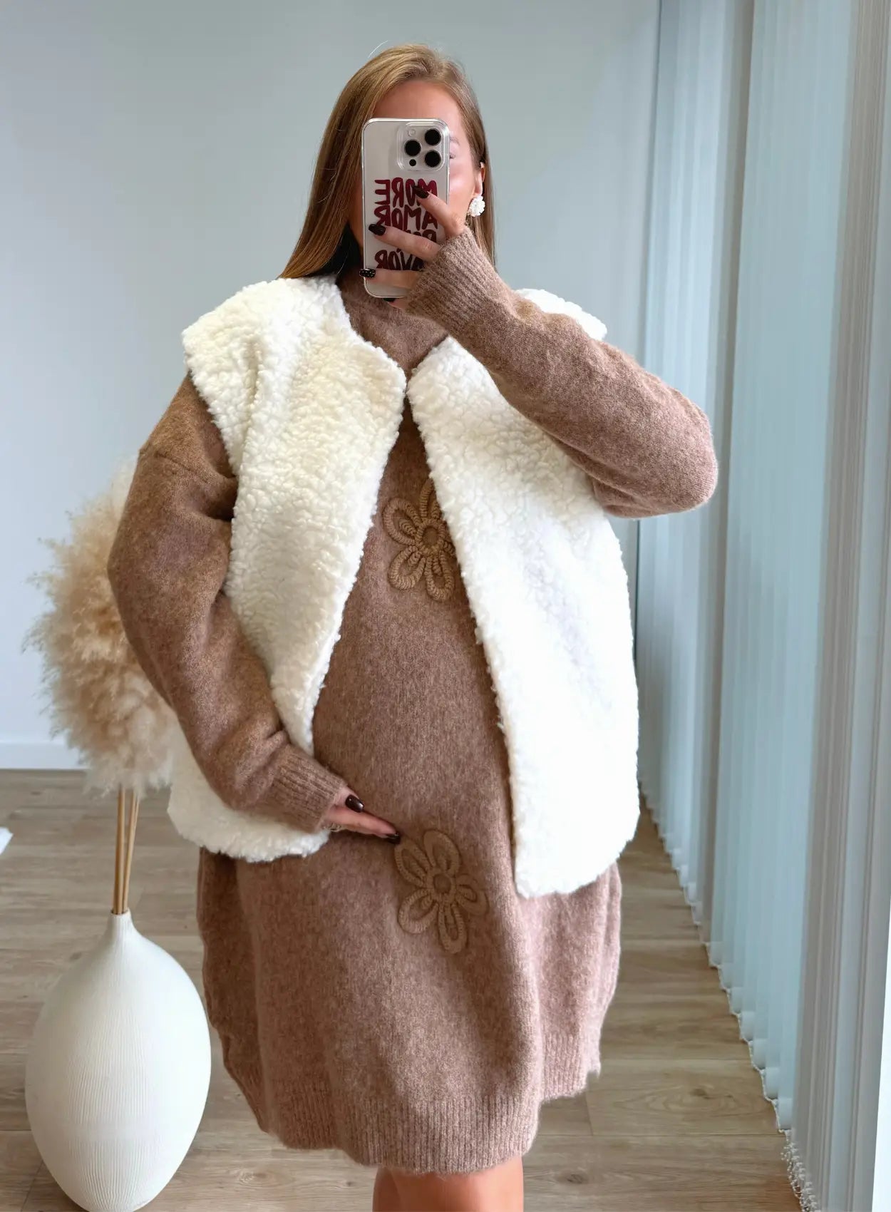 Robe-pull-de-grossesse-en-maille-à-fleurs