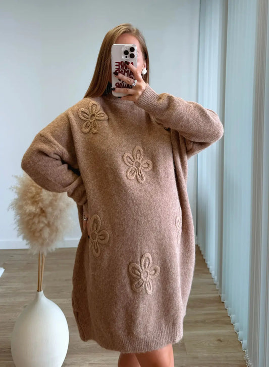 Robe-pull-de-grossesse-en-maille-à-fleurs
