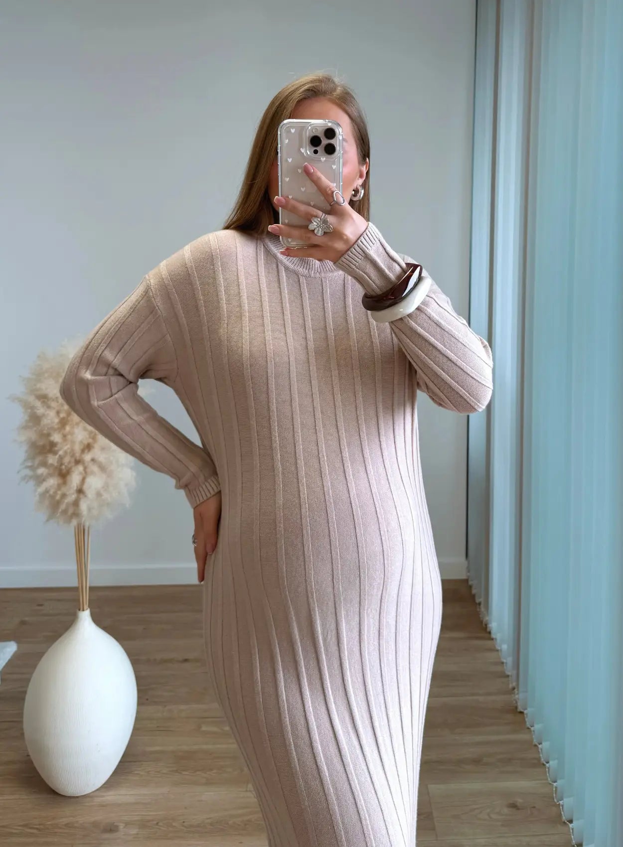 Robe-longue-de-grossesse-en-maille-beige