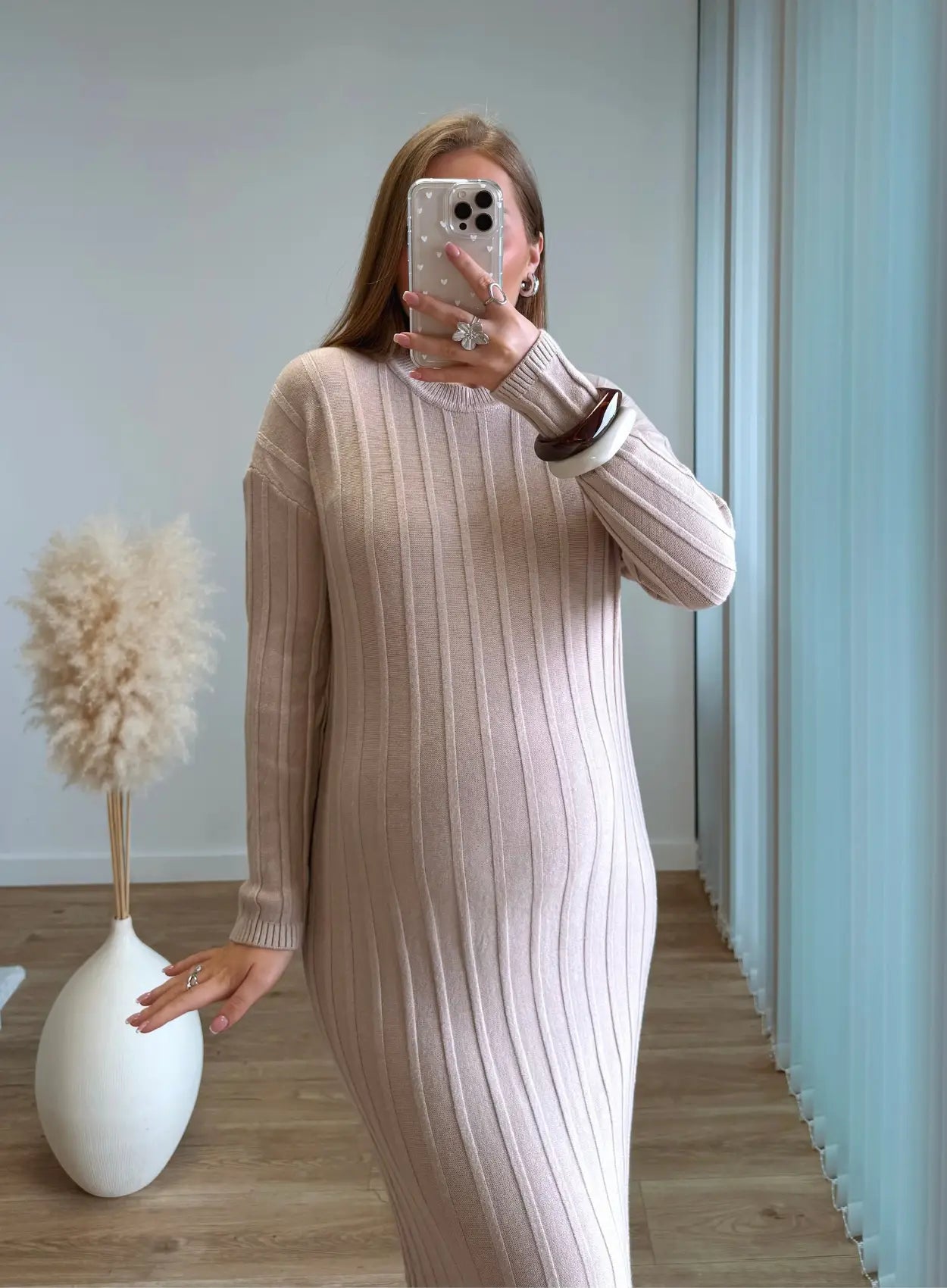 Robe-longue-de-grossesse-en-maille-beige