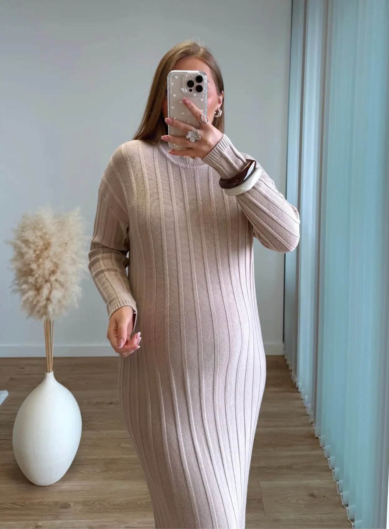 Robe-longue-de-grossesse-en-maille-beige